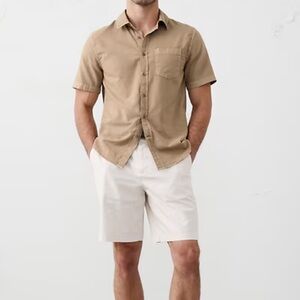 Banana Republic Factory men’s khaki button up shirt - M Tall